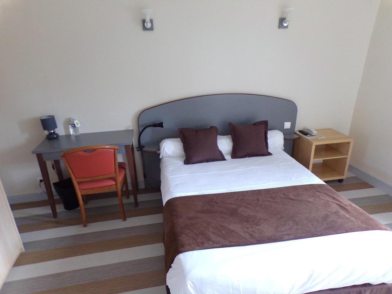 Logis Hotel De France Rochechouart Εξωτερικό φωτογραφία