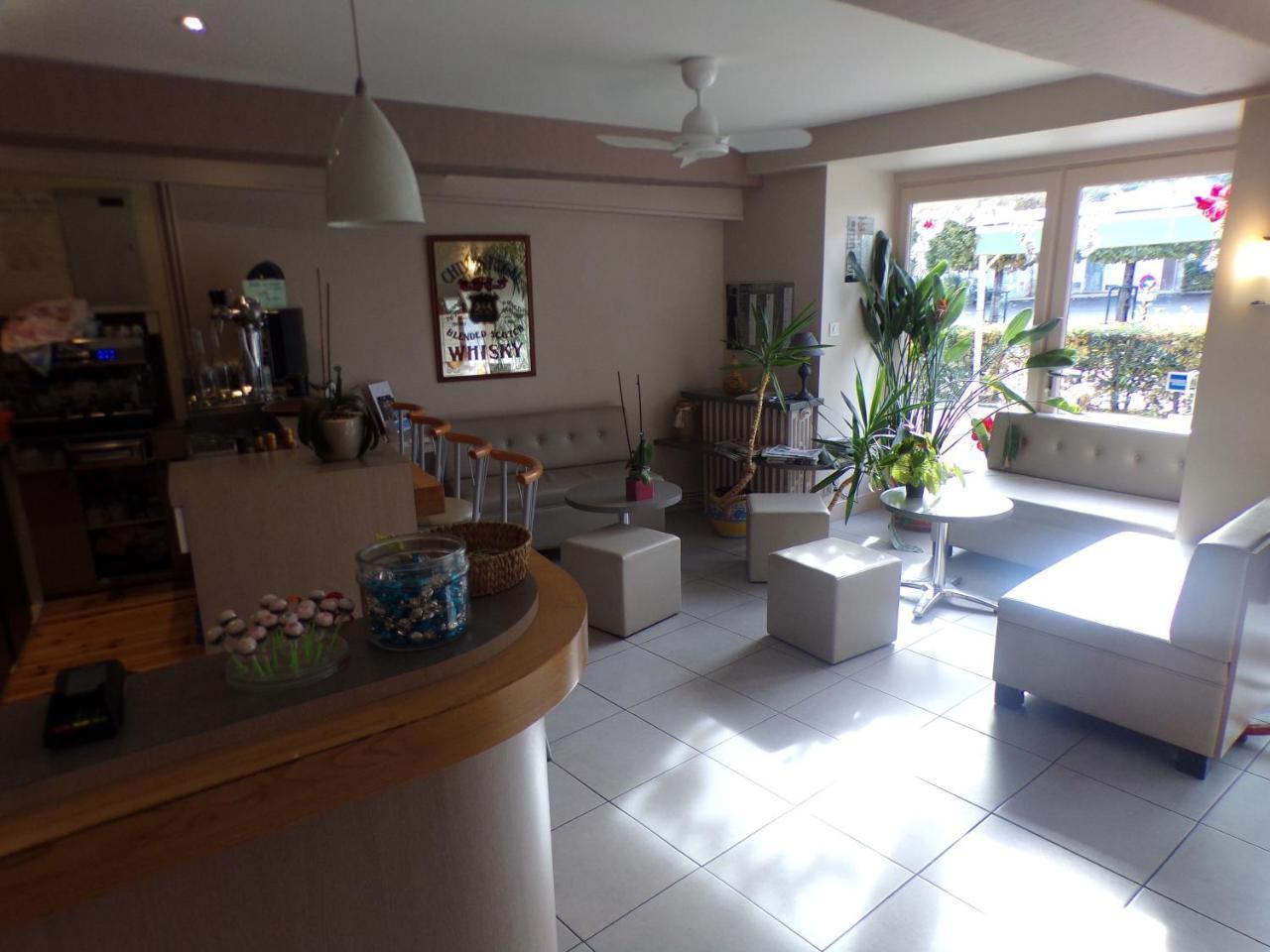 Logis Hotel De France Rochechouart Εξωτερικό φωτογραφία