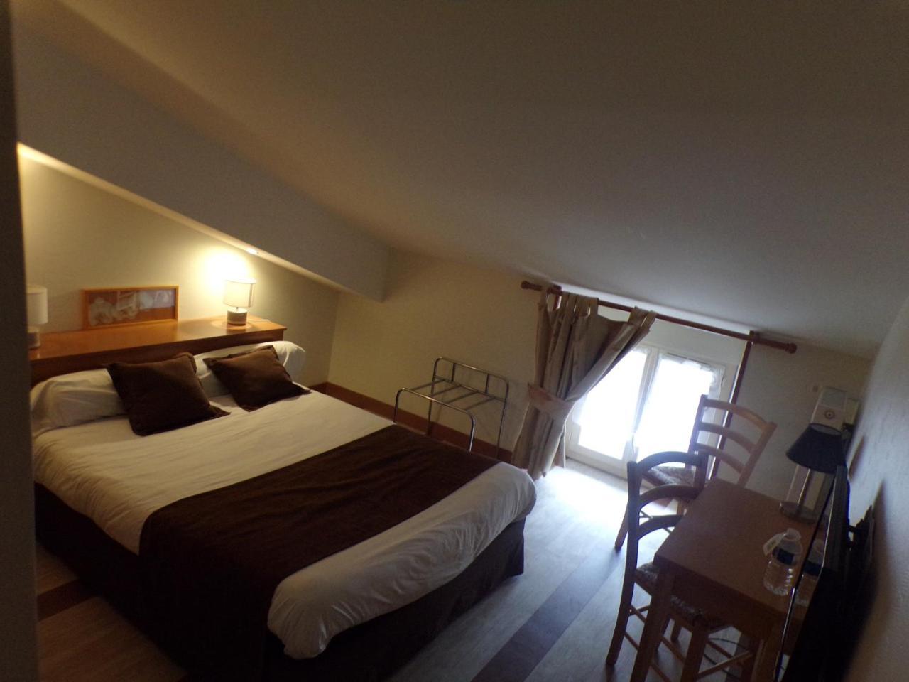 Logis Hotel De France Rochechouart Εξωτερικό φωτογραφία